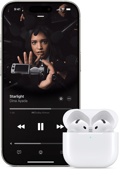 iPhone بجوار AirPods Pro في علبة الشحن، العلبة مفتوحة