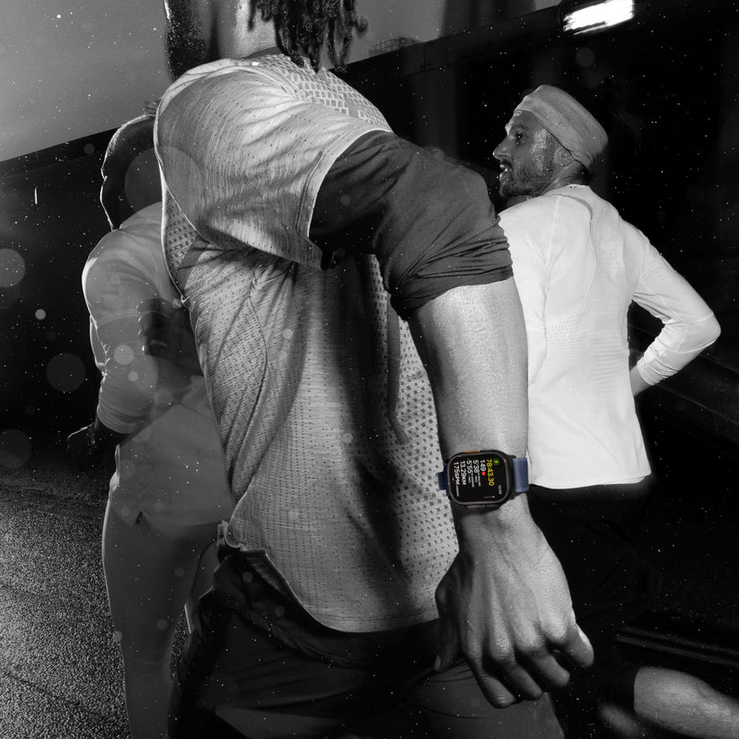 Apple_Watch_Ultra_2_49mm_Black_Titanium_Trail_Loop_Black_PDP_Image_Position_7__en-ME