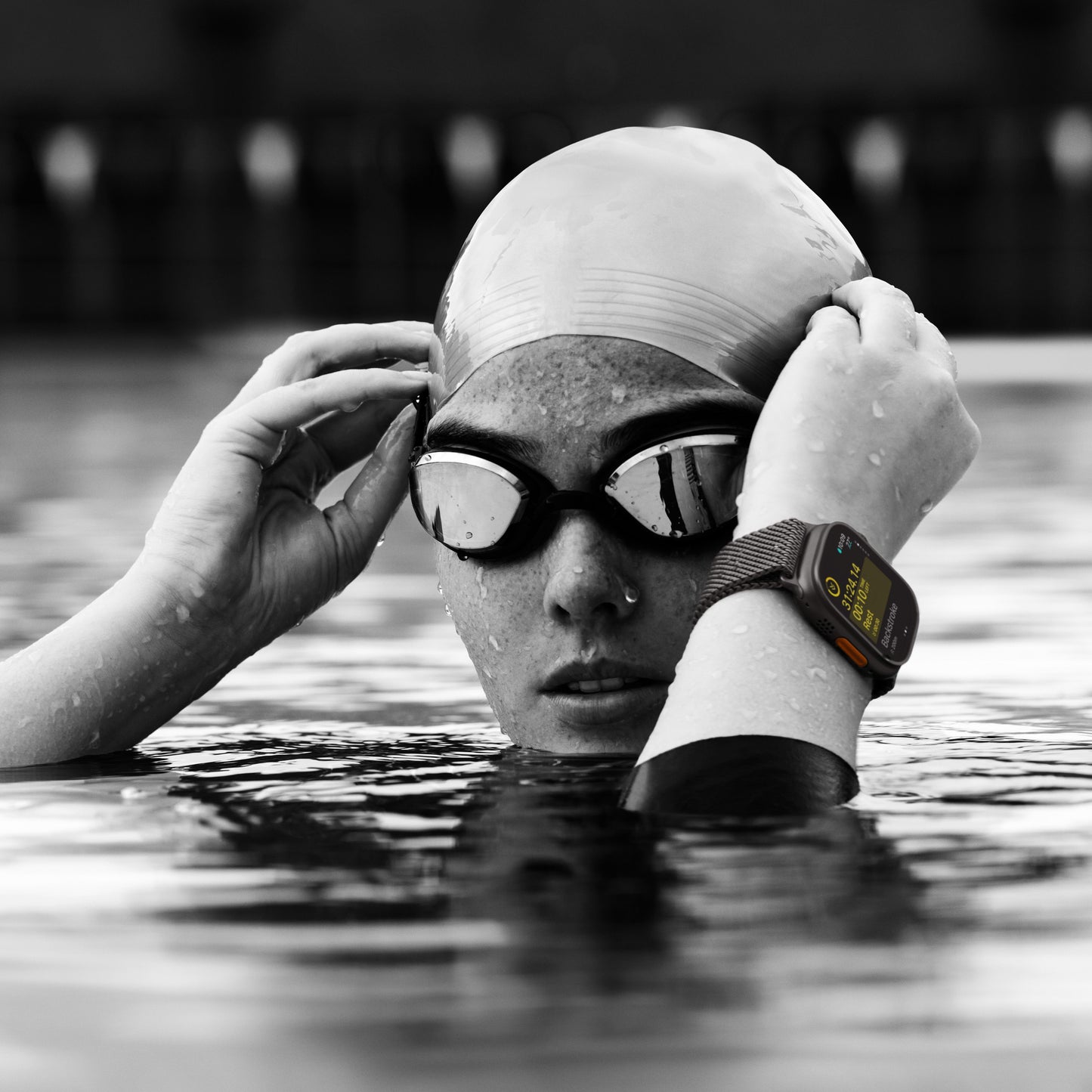 Apple_Watch_Ultra_2_49mm_Black_Titanium_Trail_Loop_Black_PDP_Image_Position_8__en-ME