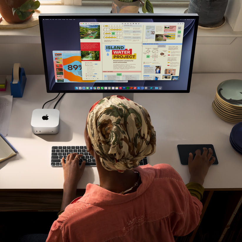 Mac_mini_M6_Silver_PDP_Image_Position_7__en-AE