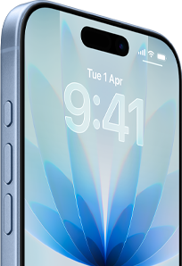 iPhone&nbsp;17، الجزء الأمامي الخارجي، لون أزرق ضبابي، Dynamic&nbsp;Island في الوسط، الأزرار: زر الإجراءات، زرّا مستوى الصوت